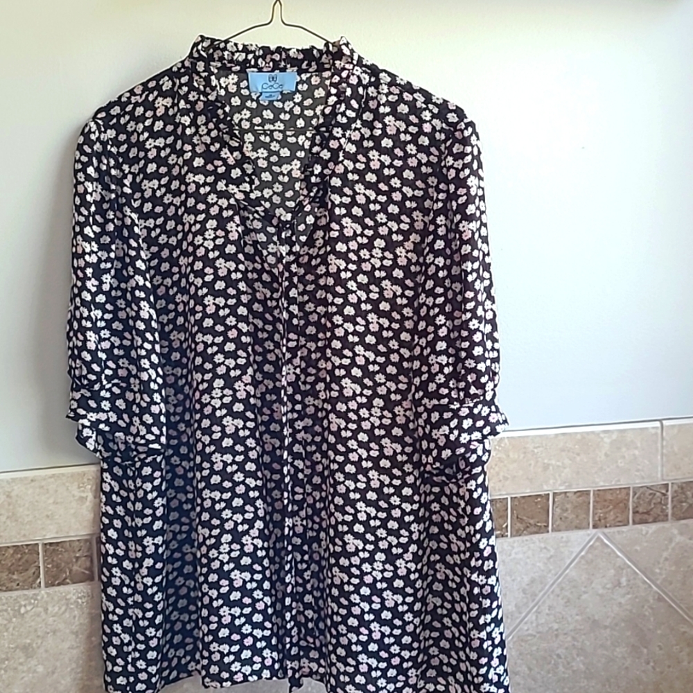 Short sleeve floral top